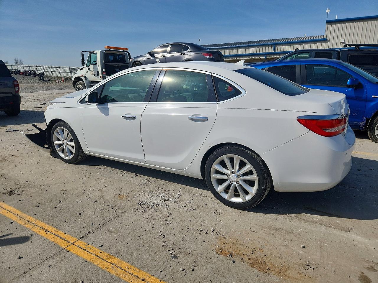 2013 Buick Verano VIN 1G4PR5SK4D4138277 photo 2
