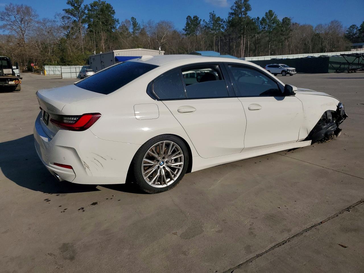 2023 BMW 3 series VIN 3MW69FF02P8C83895 photo 3