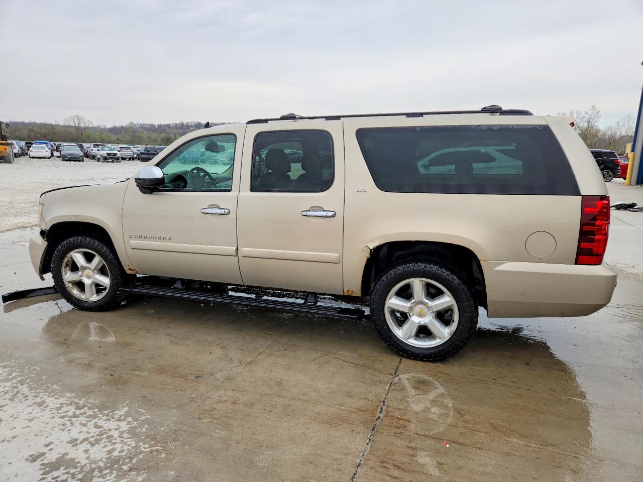 2008 Chevrolet Suburban VIN 1GNFK16328J110136 photo 2