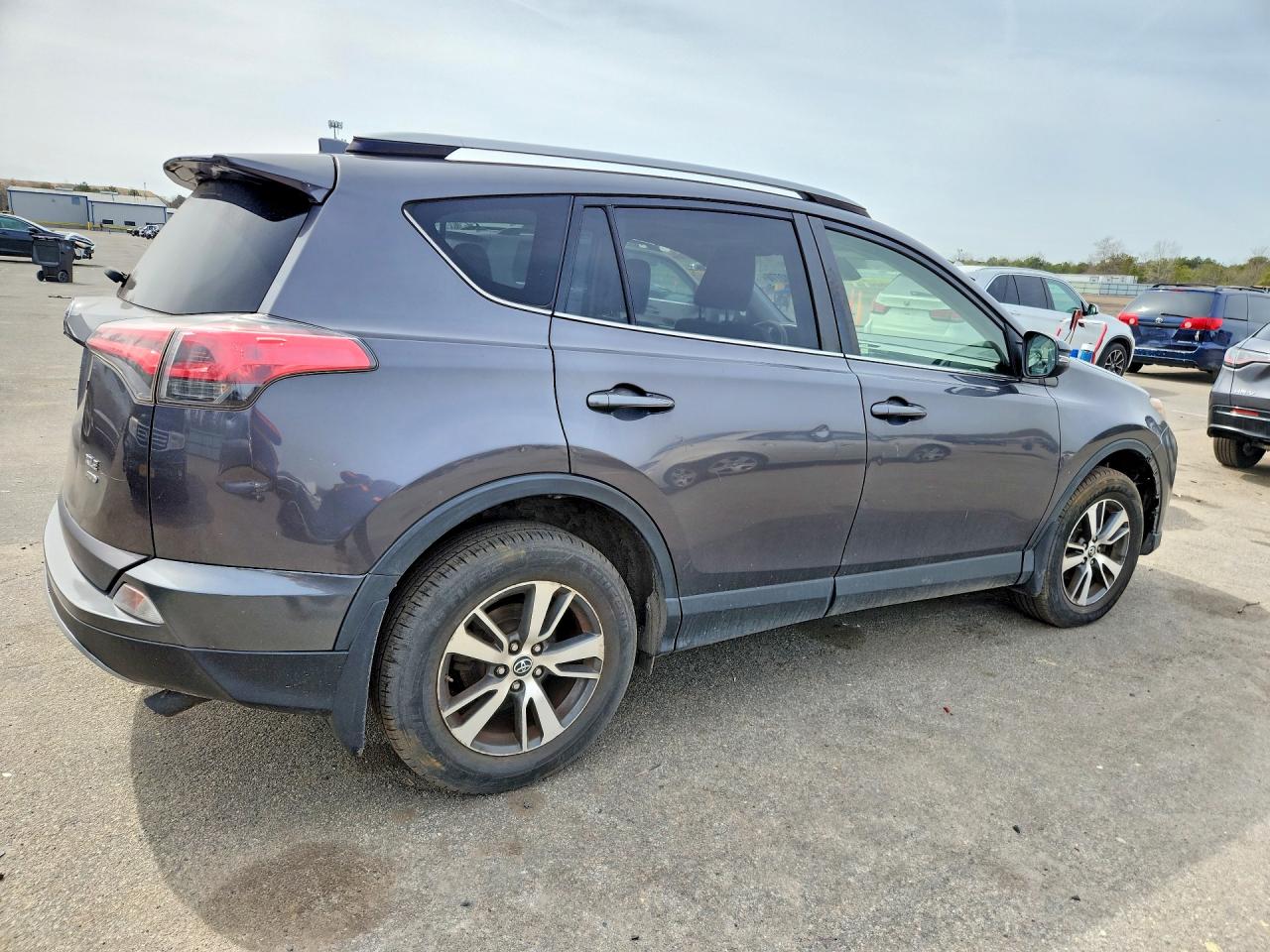 2018 Rav4 VIN JTMRFREV8JJ213305 photo 3