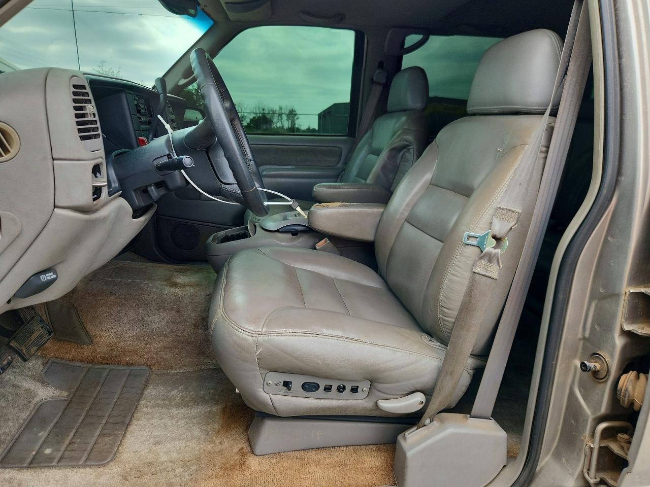 1998 Chevrolet Suburban VIN 3GNFK16R9WG142830 photo 7