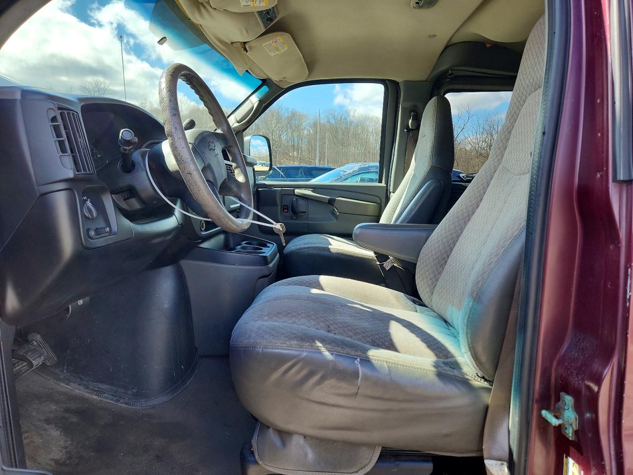 2005 CHEV Express VIN 1GAHG39U551224932 photo 7