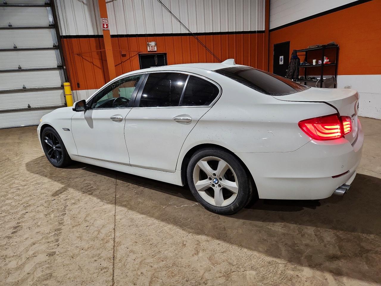 2013 BMW 5 series VIN WBAXH5C52DD114797 photo 2