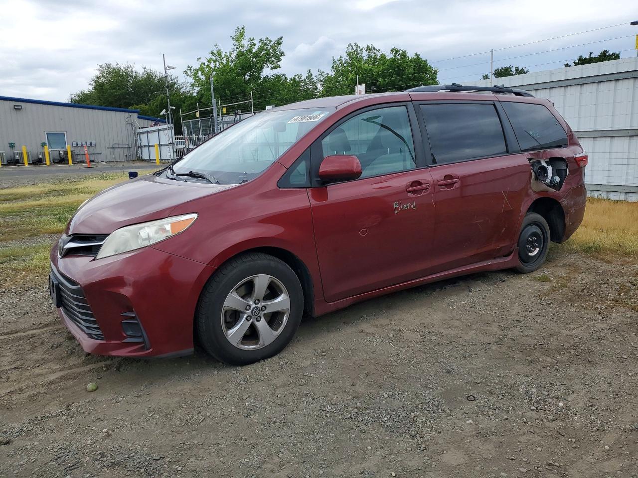 2018 Toyota Sienna VIN 5TDKZ3DC7JS913471 photo 1