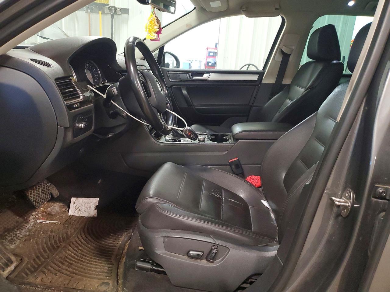 2016 Volkswagen Touareg VIN WVGEF9BP9GD000905 photo 7