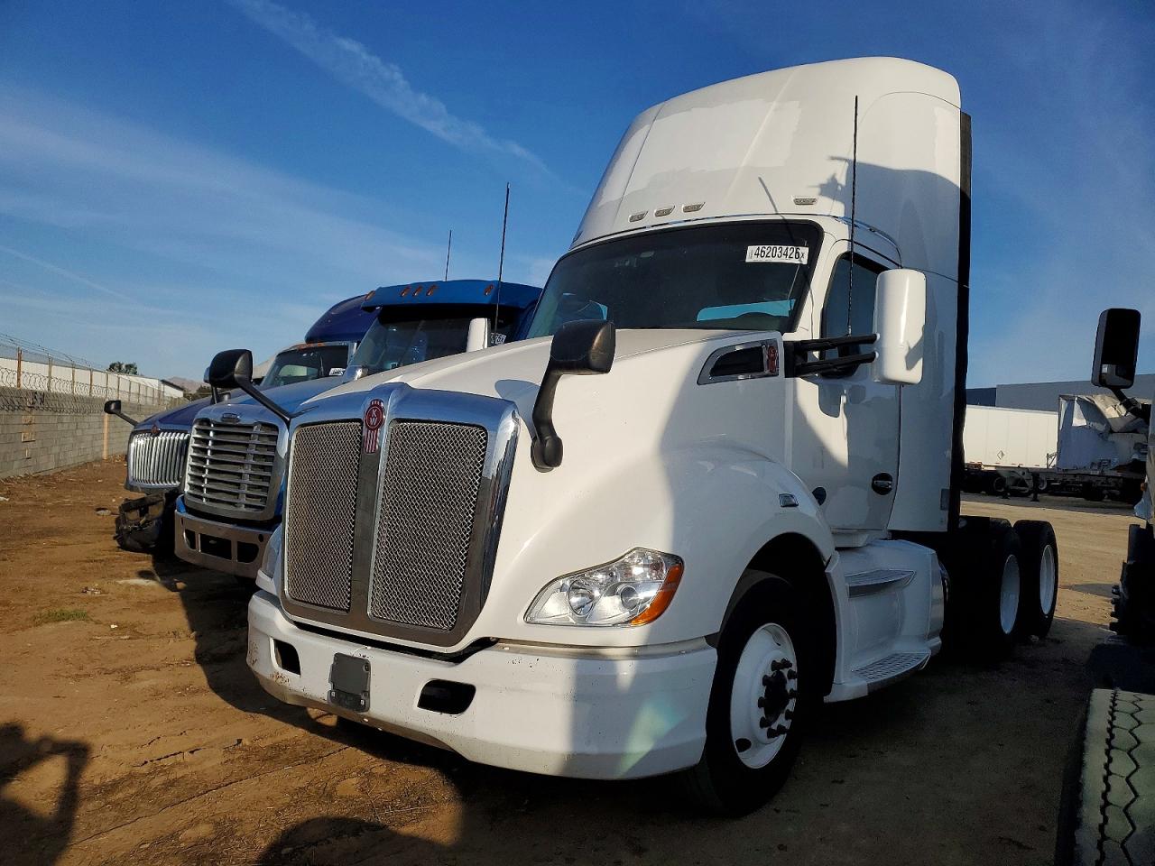 2015 KENWORTH All other VIN 1XKYD49X8FJ466040 photo 2