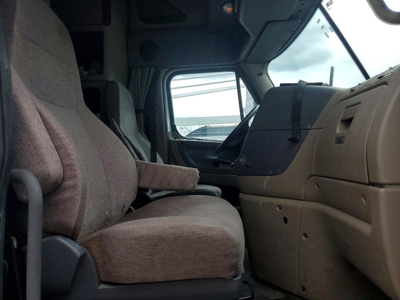 2016 FREIGHTLINER All other VIN 1FUGGLDR0GLHA0217 photo 5
