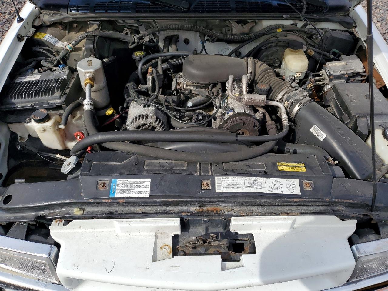 2000 CHEV Blazer VIN 1GNCT18W2YK265691 photo 11
