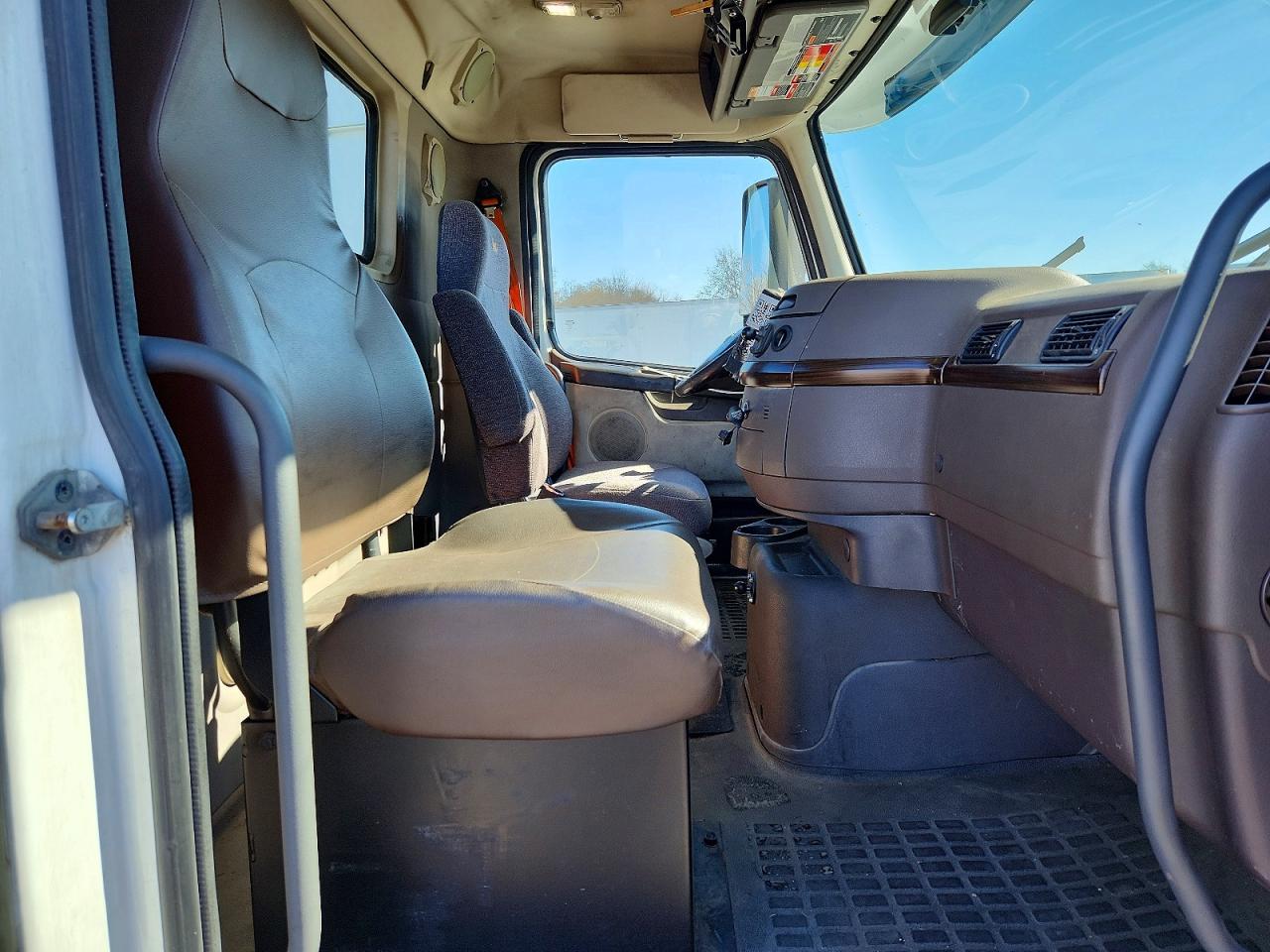 2017 Volvo Vn VIN 4V4N39TGXHN988160 photo 5