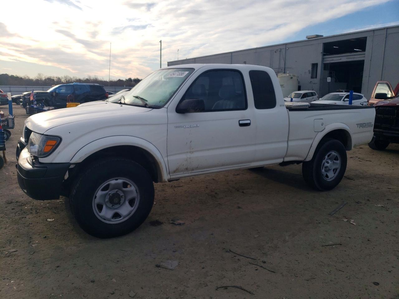 2000 Toyota Tacoma VIN 4TAWM72NXYZ651350 photo 1