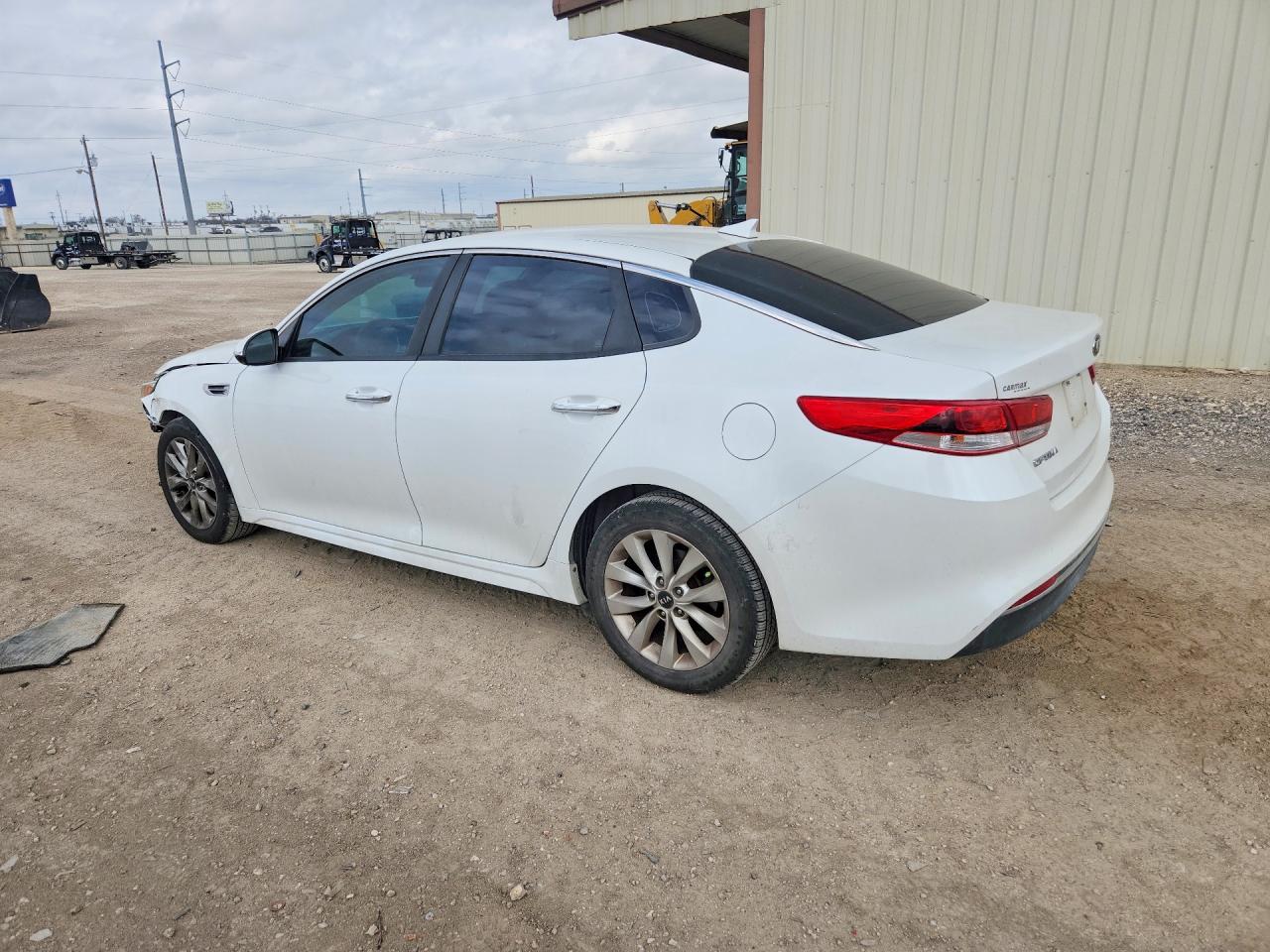 2017 Optima VIN 5XXGT4L31HG124355 photo 2
