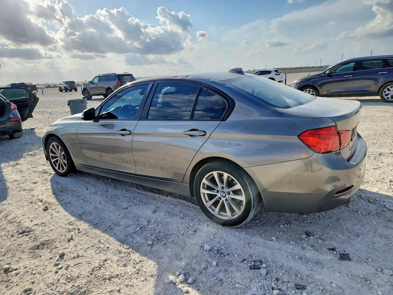 2017 BMW 3 series VIN WBA8E1G57HNU14917 photo 2