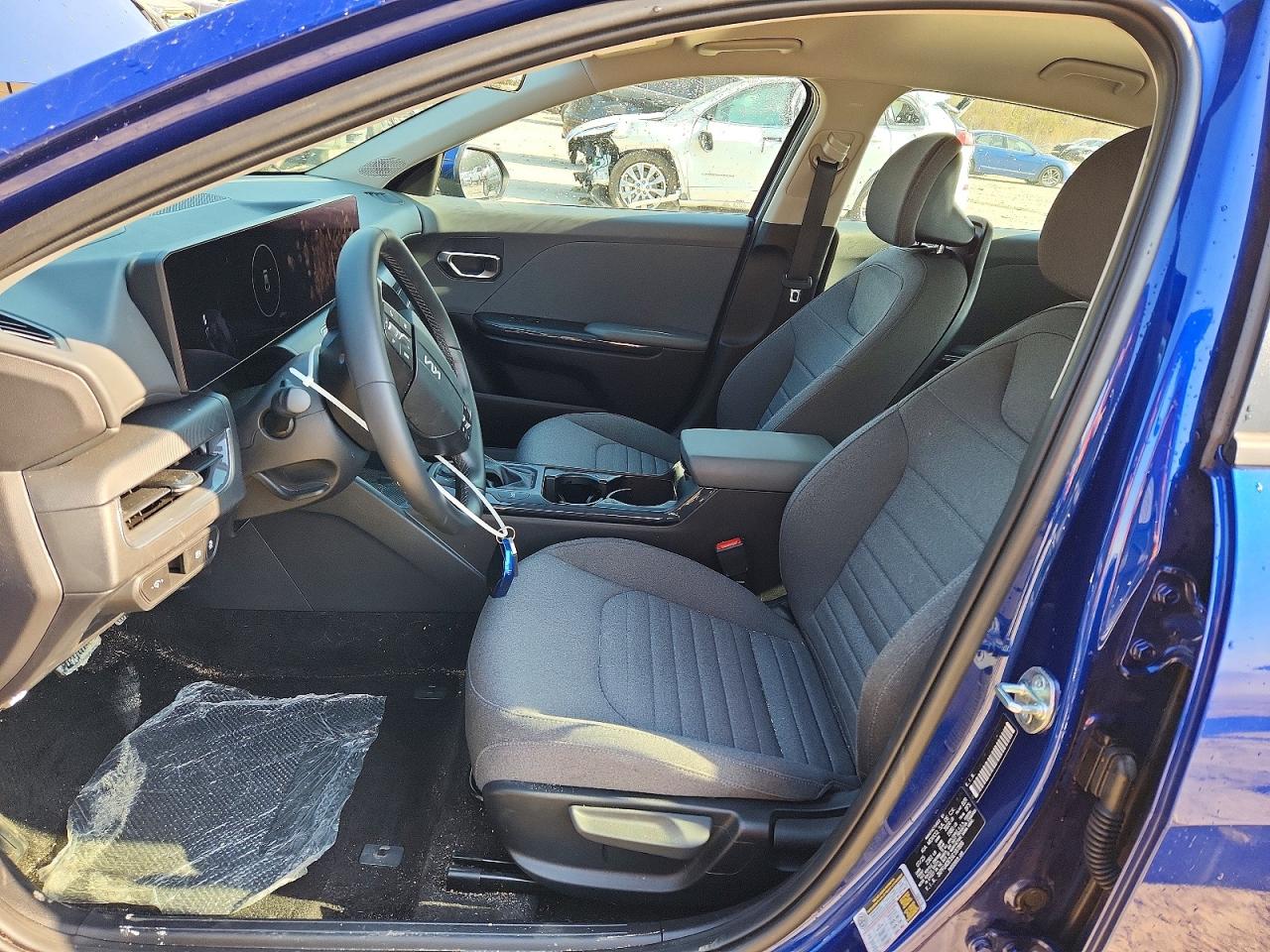 2025 Kia All other VIN 3KPFU4DE5SE187886 photo 7
