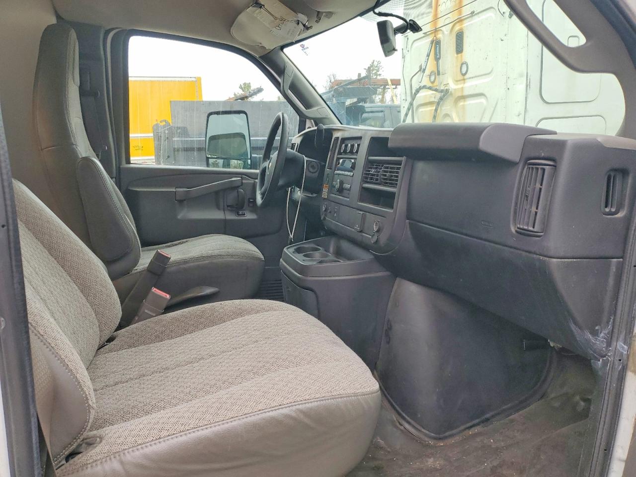 2018 CHEV Express VIN 1GB3GSCGXJ1285545 photo 11