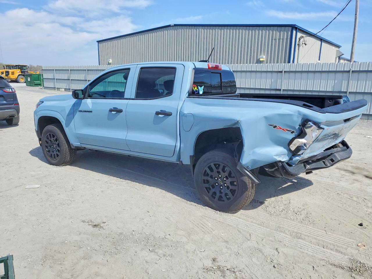2025 CHEV Colorado VIN 1GCPTBEKXS1194240 photo 2