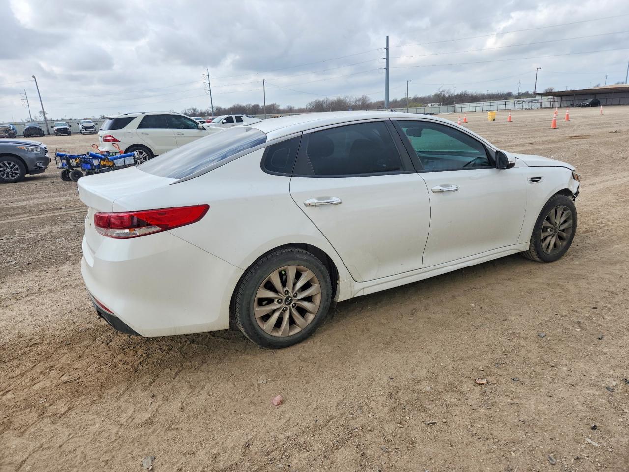 2017 Optima VIN 5XXGT4L31HG124355 photo 3