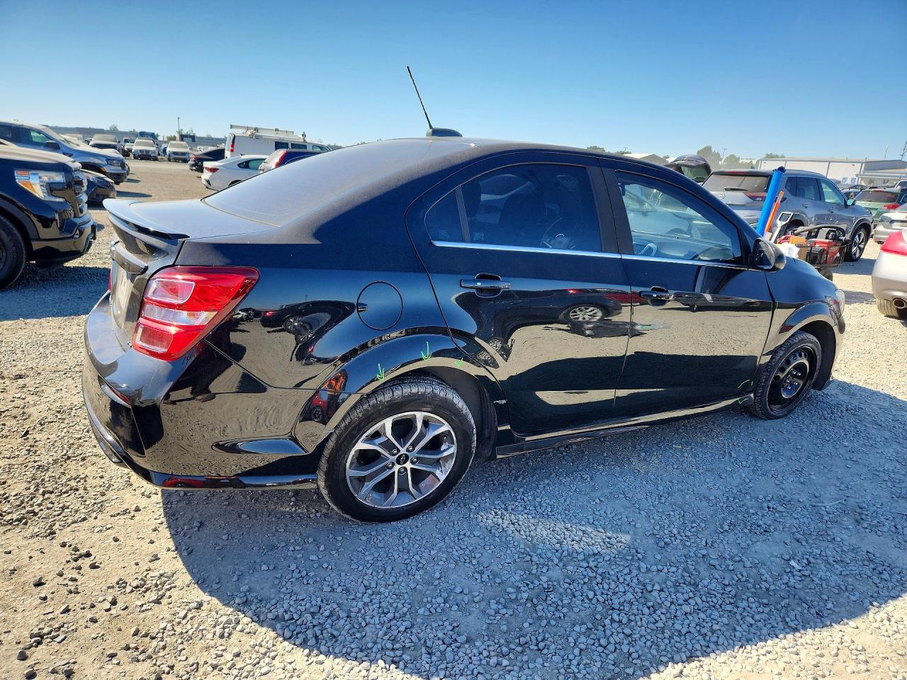 2018 Chevrolet SONIC VIN 1G1JD5SH0J4116021 photo 3