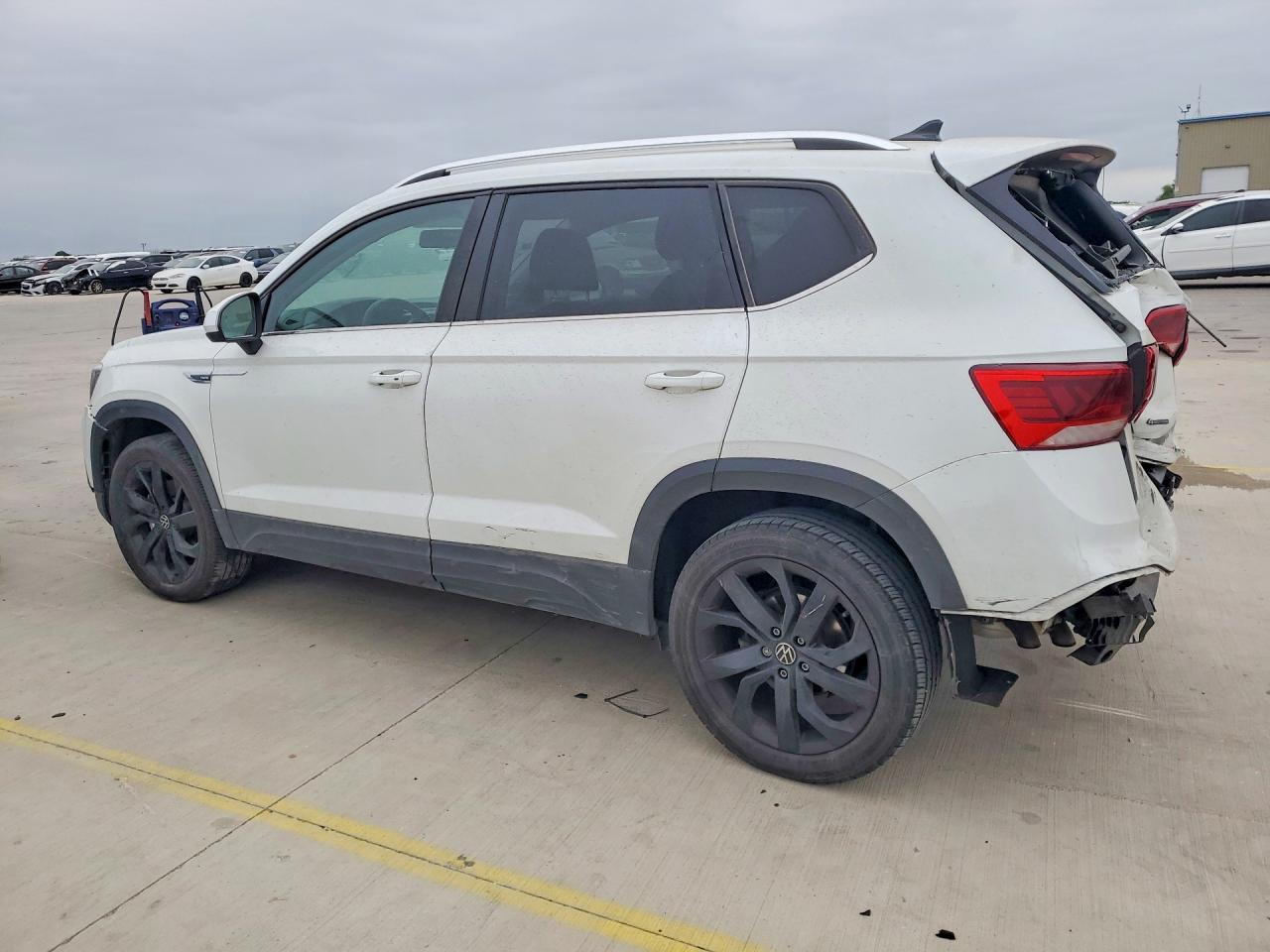 2022 VOLK   VIN 3VVWX7B20NM060976 photo 2