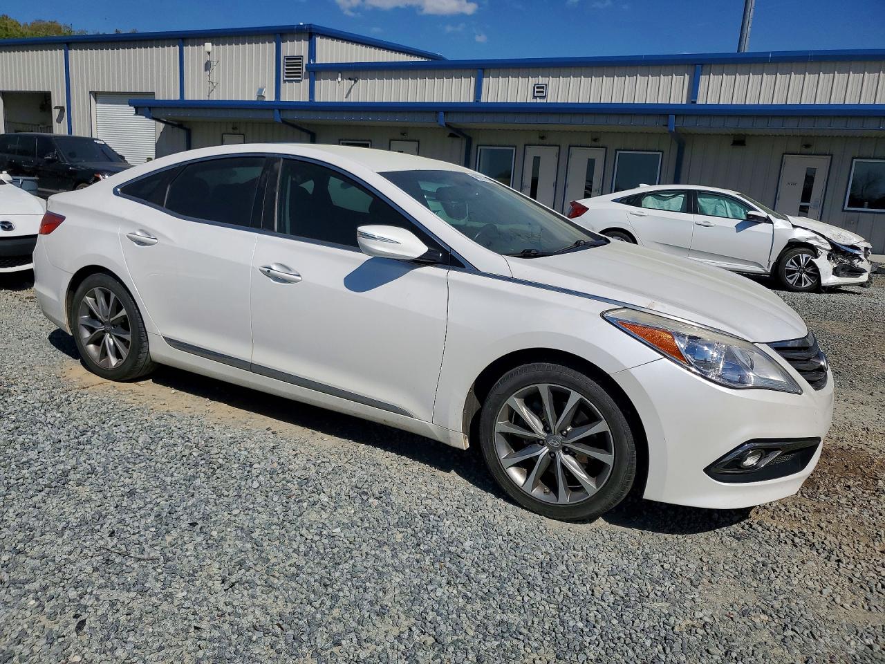 2017 Hyundai Azera VIN KMHFG4JG8HA581869 photo 4