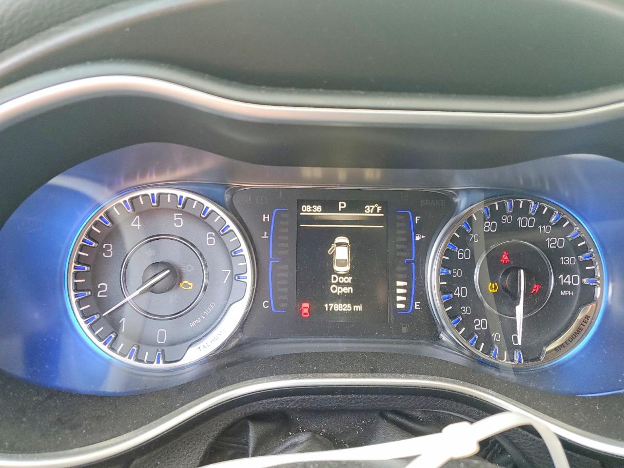 2015 Chrysler 200 VIN 1C3CCCAB2FN679386 photo 9