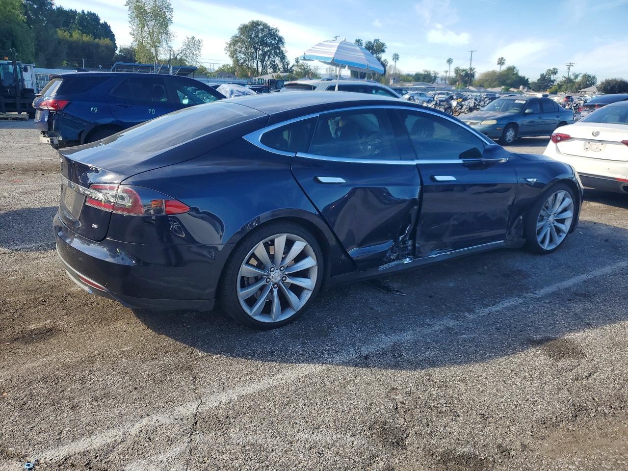 2014 Tesla Model s VIN 5YJSA1H18EFP36881 photo 3