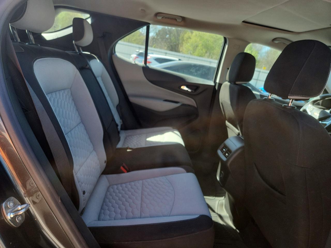 2019 Chev Equinox VIN 3GNAXSEV1KS516418 photo 11