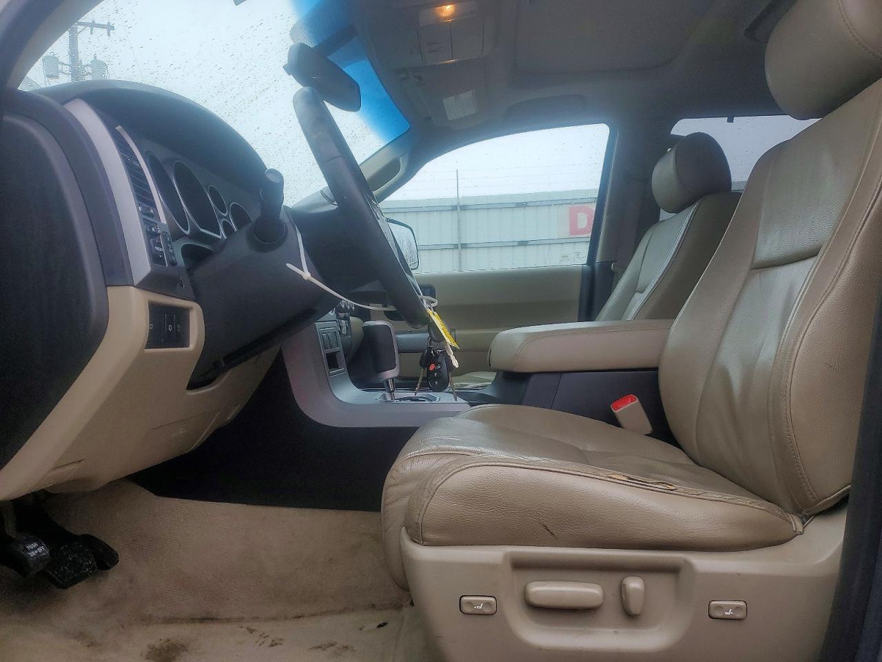 2010 Toyota Sequoia VIN 5TDJY5G1XAS038052 photo 7