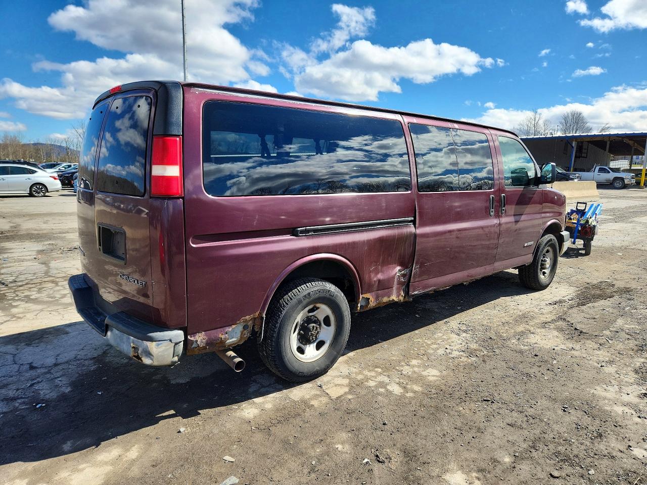 2005 CHEV Express VIN 1GAHG39U551224932 photo 3