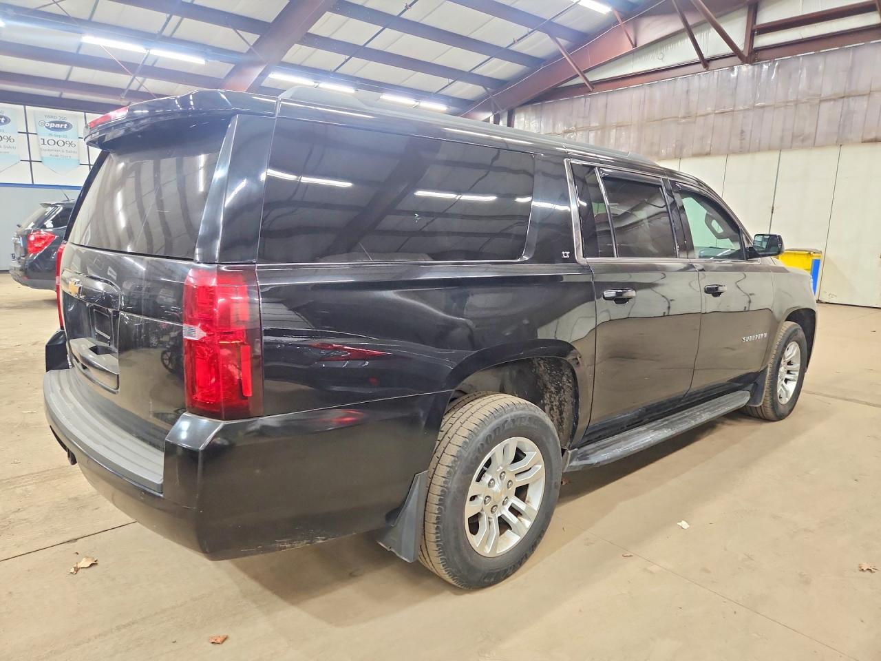 2020 Chevrolet Suburban VIN 1GNSKHKC8LR175631 photo 3