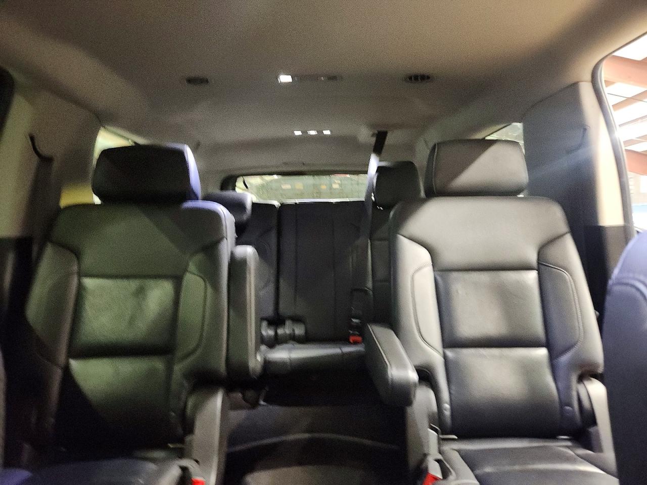 2020 Chevrolet Suburban VIN 1GNSKHKC8LR175631 photo 10