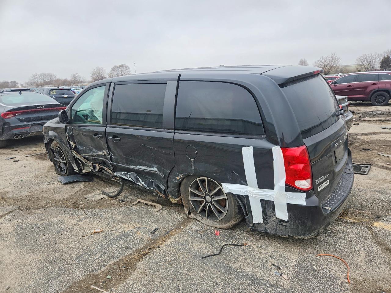 2015 DODGE Caravan VIN 2C4RDGBG0FR668930 photo 2