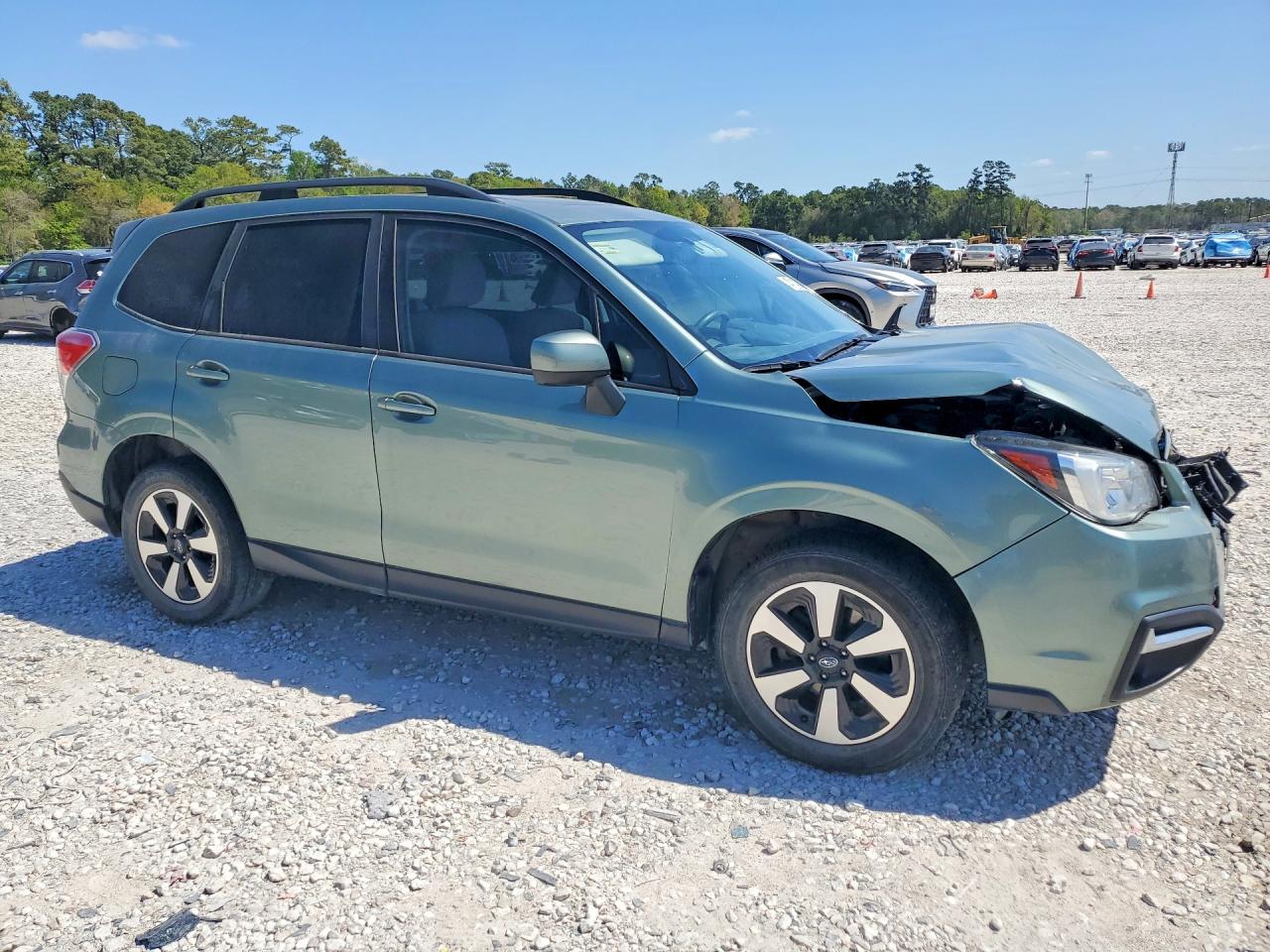 2018 Subaru Forester VIN JF2SJAEC9JH561140 photo 4