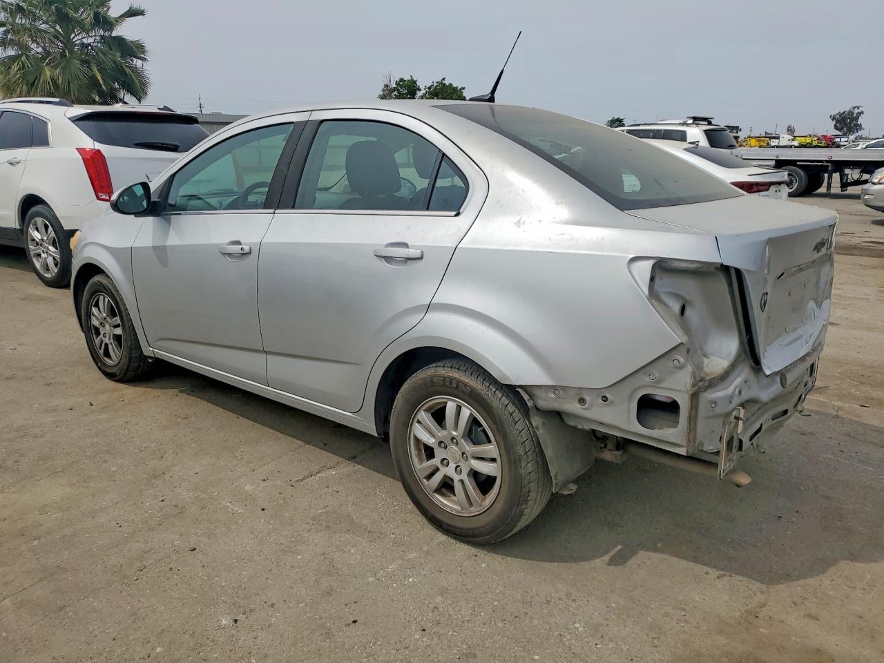 2013 Chev Sonic VIN 1G1JC5SGXD4210681 photo 2