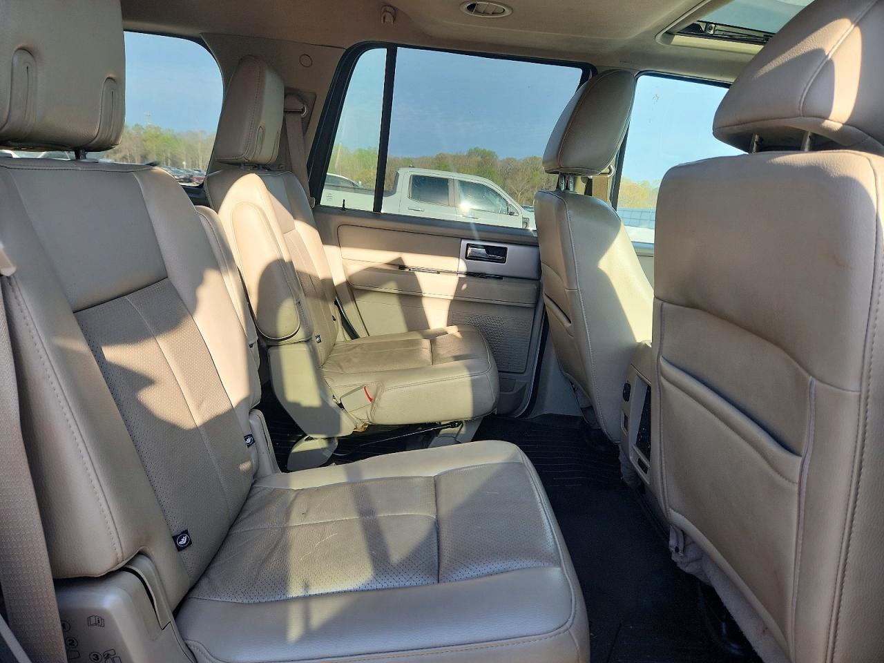 2013 Ford Expedition VIN 1FMJU1K50DEF62928 photo 11