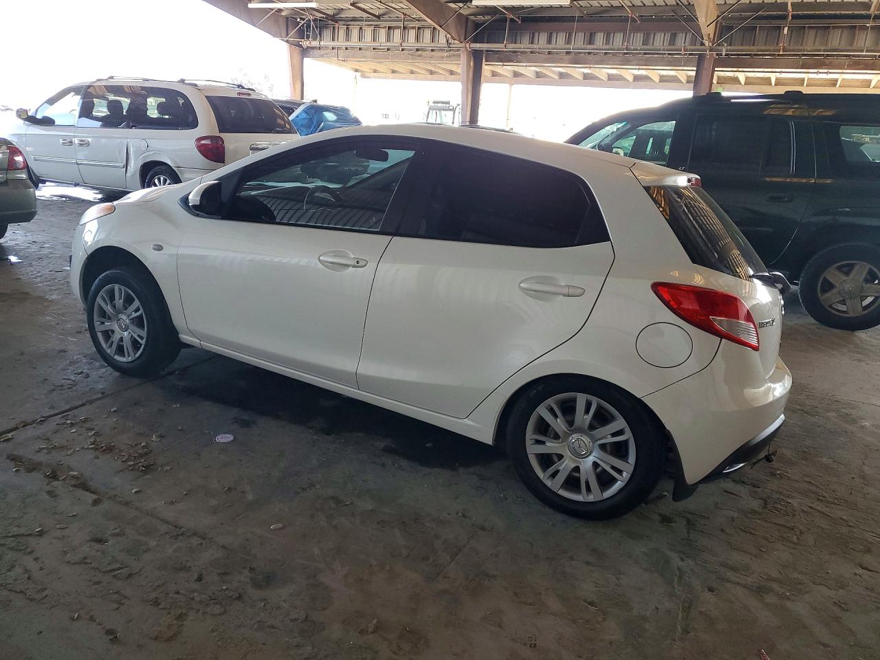 2011 Mazda 2 VIN JM1DE1HZ2B0130635 photo 2