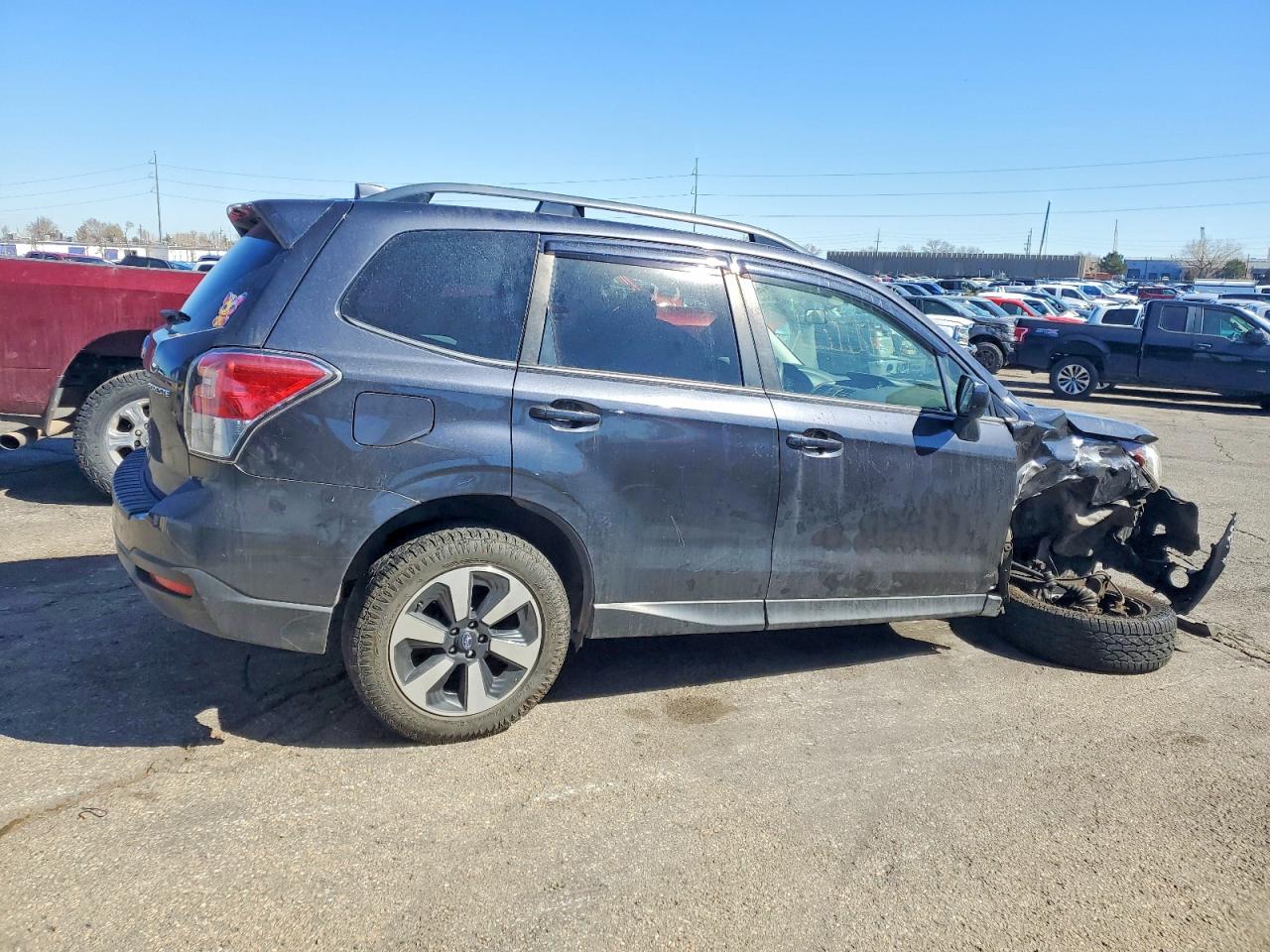 2018 Subaru Forester VIN JF2SJAGC8JH484516 photo 3