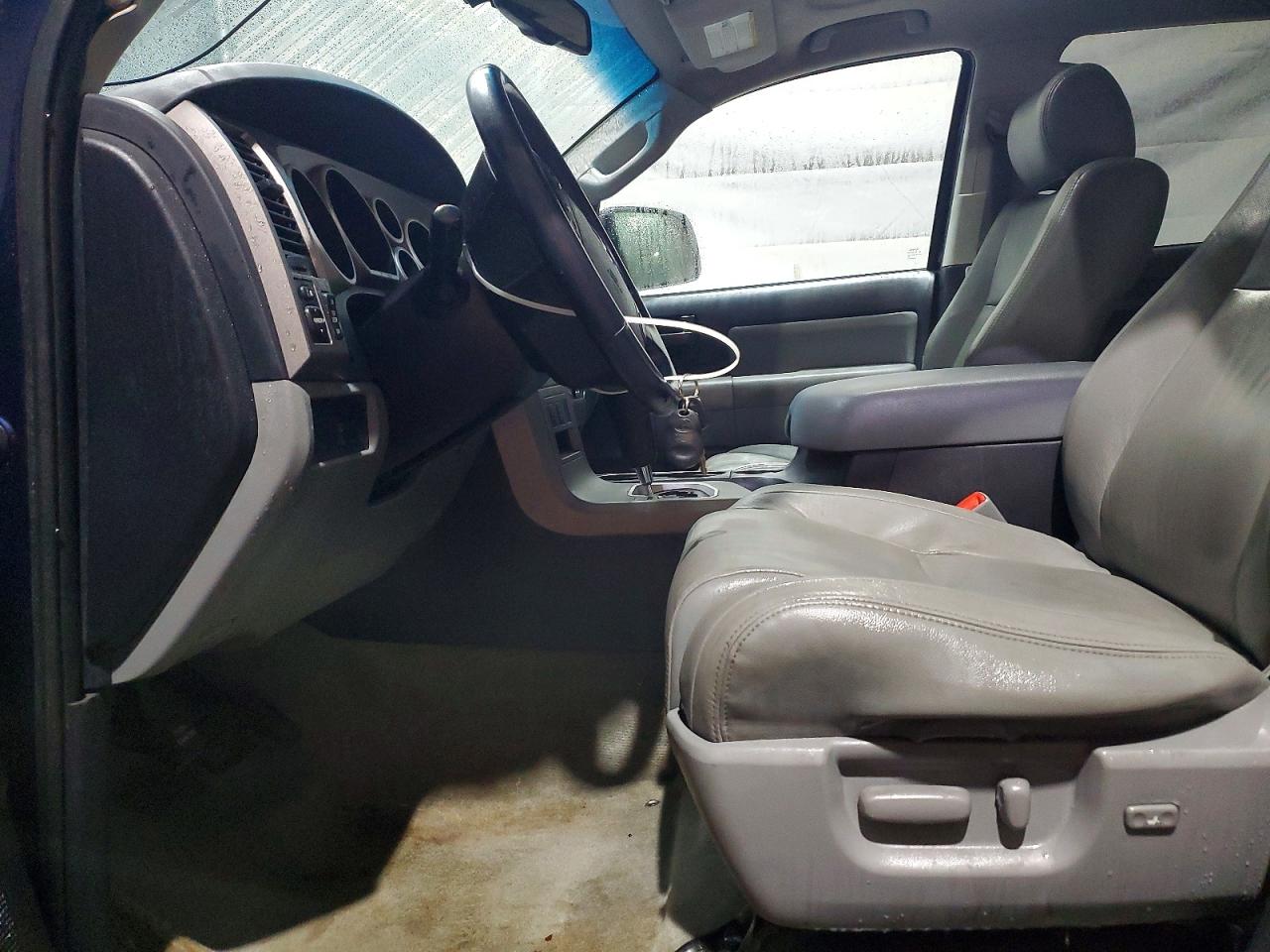 2010 Toyota Sequoia VIN 5TDBY5G17AS026980 photo 7