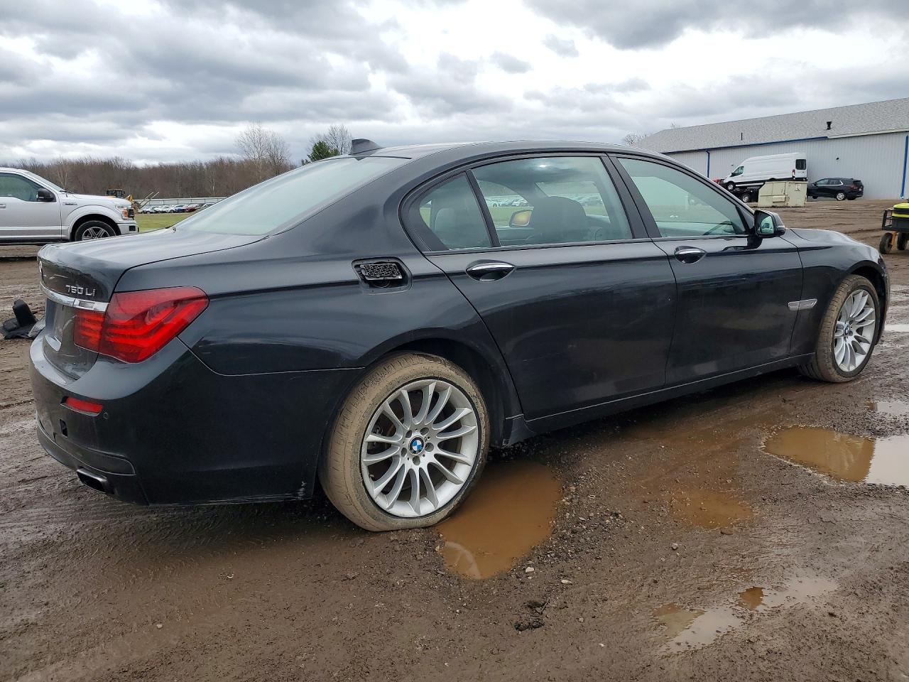 2013 BMW 7 series VIN WBAYF8C58DD139800 photo 3