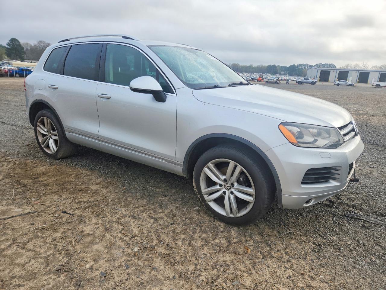 2014 Volkswagen Touareg VIN WVGEF9BPXED009187 photo 4