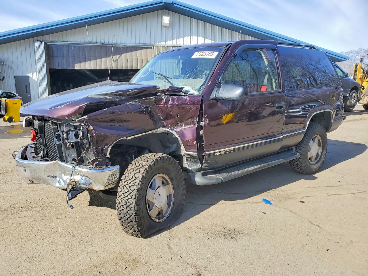 1997 Chevrolet Tahoe VIN 3GNEK18R8VG190200 photo 1