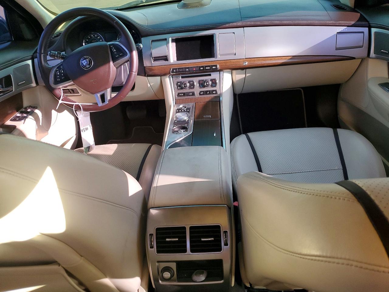 2015 Jaguar Xf VIN SAJWA0F78F8U58831 photo 8