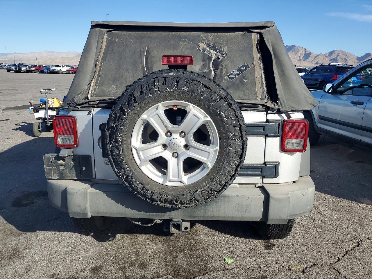 2007 Jeep Wrangler / VIN 1J4FA54137L159766 photo 6