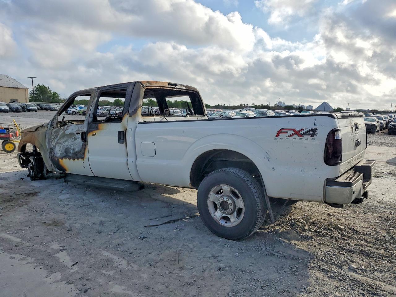 2013 Ford F250 VIN 1FT7W2BT6DEB31832 photo 2