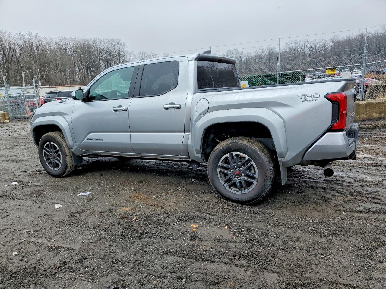 2024 Toyota Tacoma VIN 3TYLC5LNXRT004631 photo 2