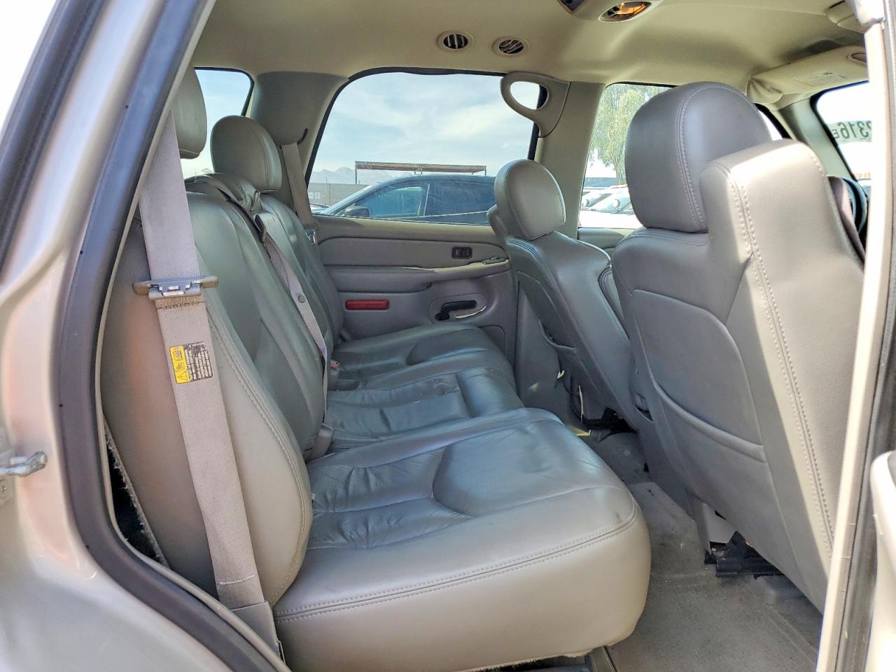 2005 Chev Tahoe VIN 1GNEC13T35R248682 photo 11