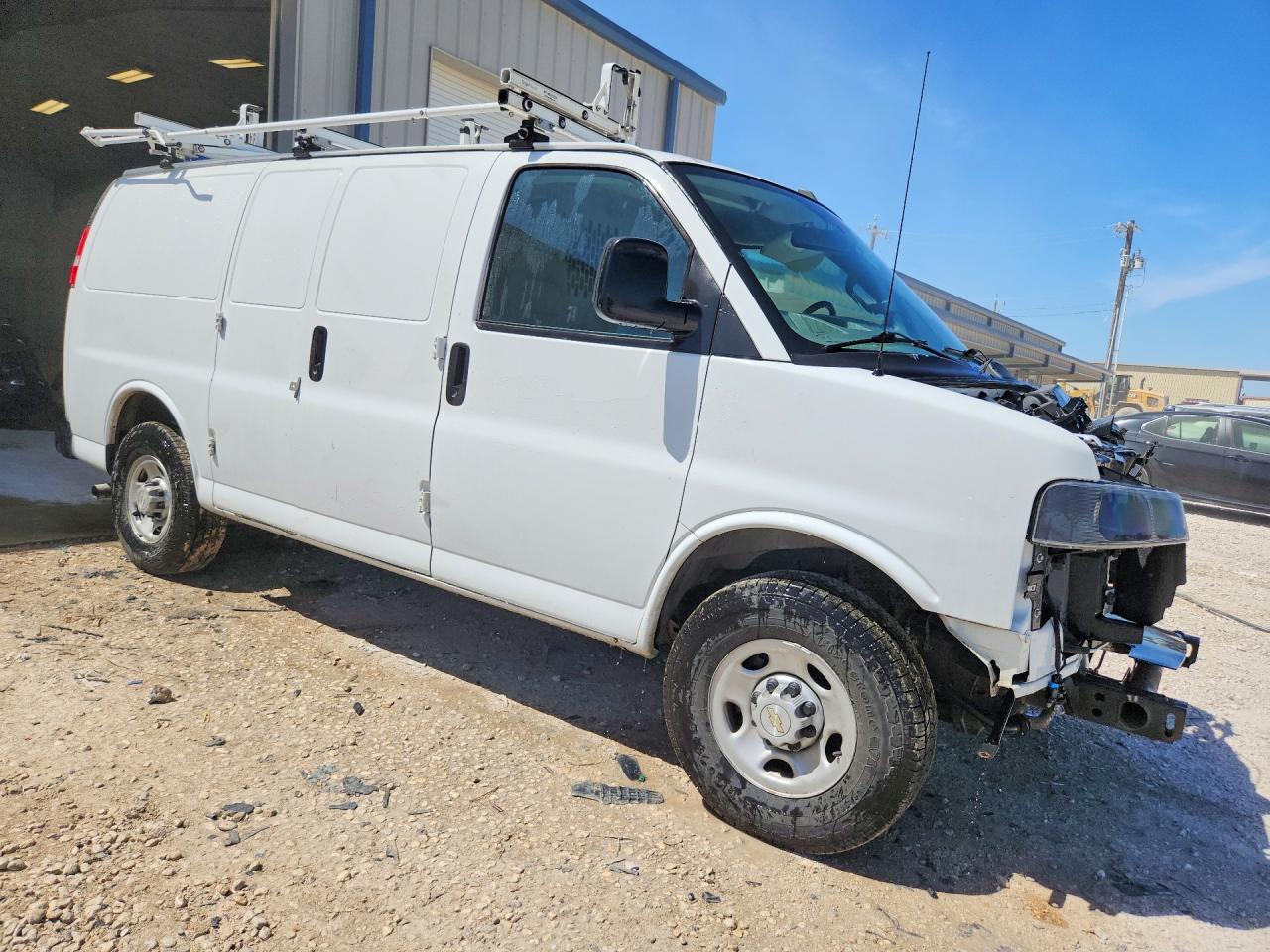 2023 CHEV Express VIN 1GCWGAFP5P1104603 photo 4