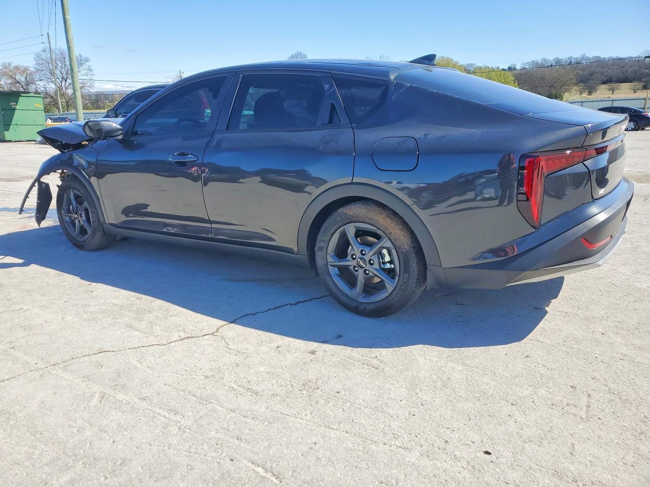 2026 Kia All other VIN 3KPFT4DE3TE266574 photo 2