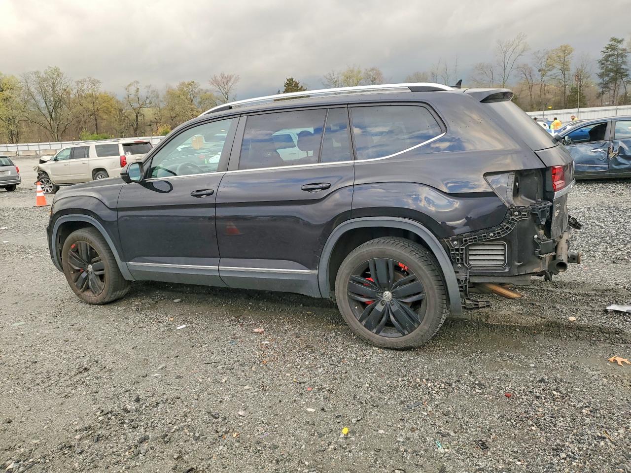 2018 Volkswagen Atlas VIN 1V2ER2CA6JC537871 photo 2