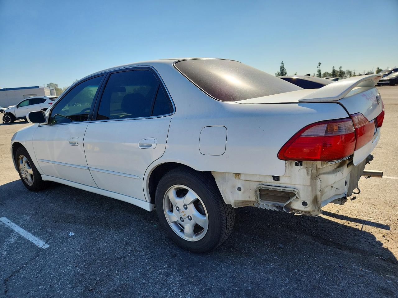 1998 HOND Accord VIN 1HGCG6675WA196151 photo 2