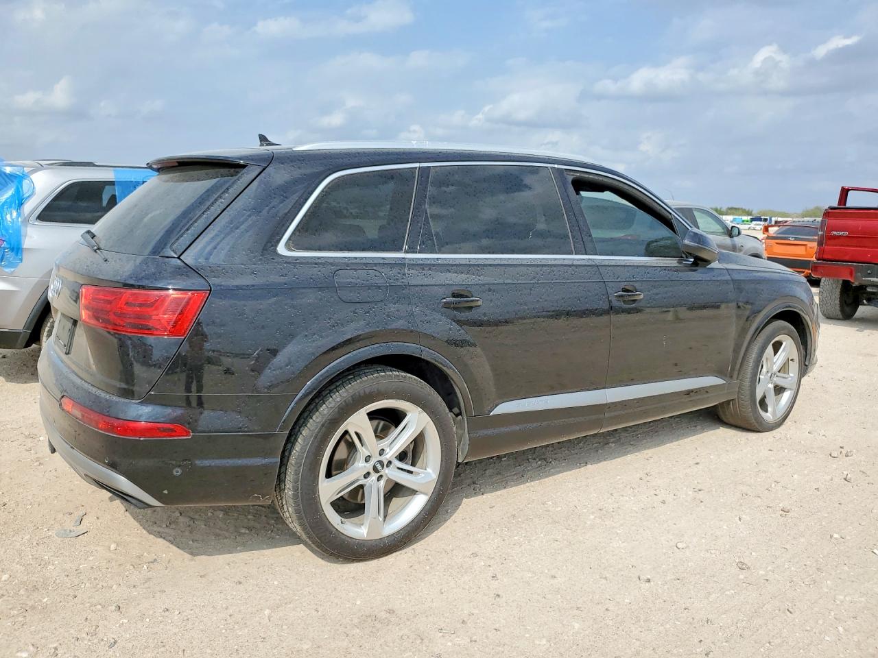 2019 Audi Q7 VIN WA1VAAF70KD007467 photo 3